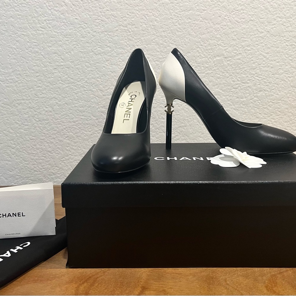 Chanel Two Tone Pumps | Black White | Size 36